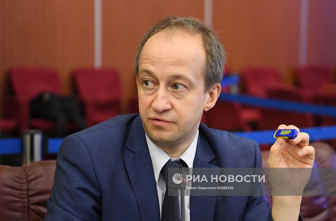 В. Жириновский подал документы в ЦИК на регистрацию к парламентским выборам