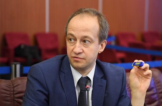 В. Жириновский подал документы в ЦИК на регистрацию к парламентским выборам