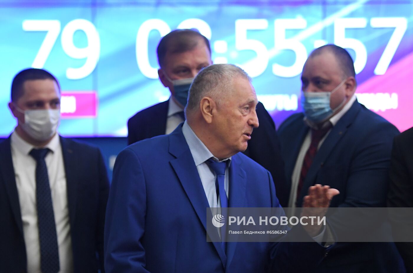 В. Жириновский подал документы в ЦИК на регистрацию к парламентским выборам