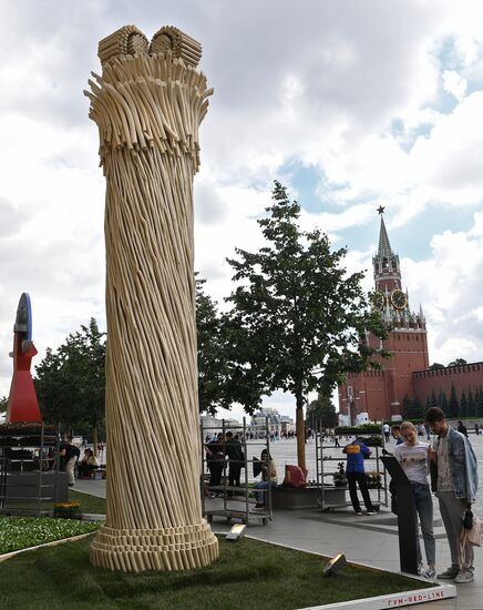 Выставка "Красный сад"