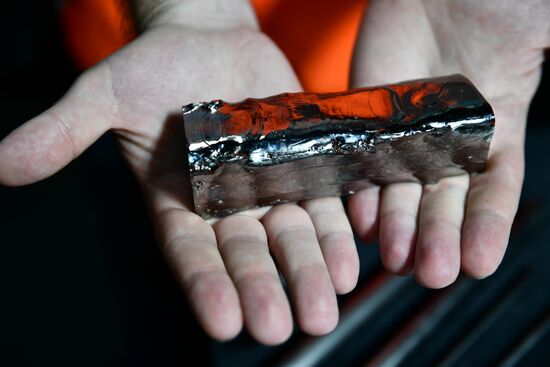 Запуск нового оборудования на заводе по обработке цветных металлов в Свердловской области