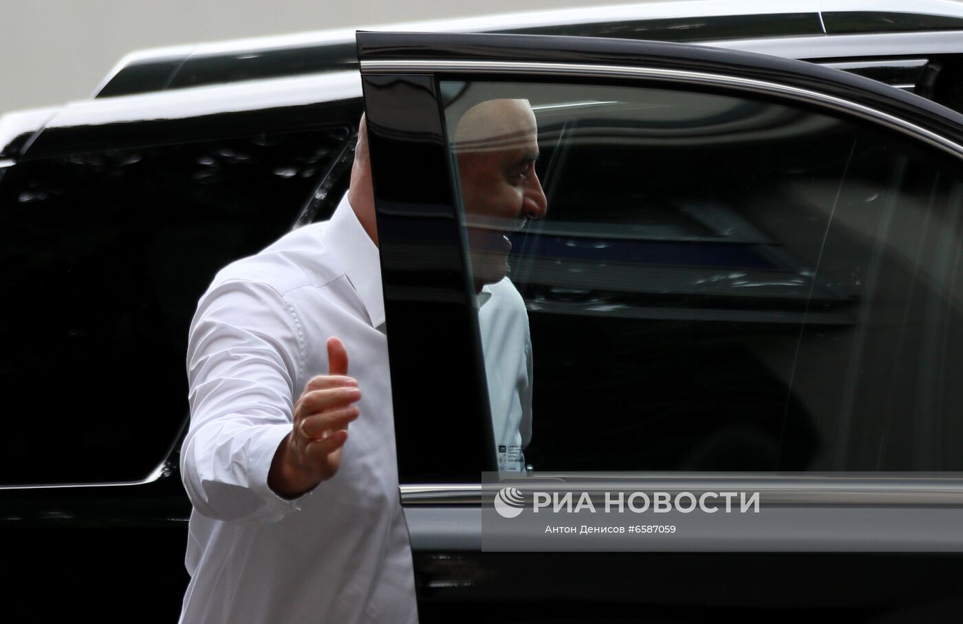 Главный тренер сборной России по футболу Станислав Черчесов перед началом пресс-конференции в Международном мультимедийном пресс-центре МИА "Россия сегодня" в Москве. Место: Россия, Москва. Автор: Антон Денисов/РИА Новости. Пресс-конференция главного тренера сборной России по футболу Станислава Черчесова