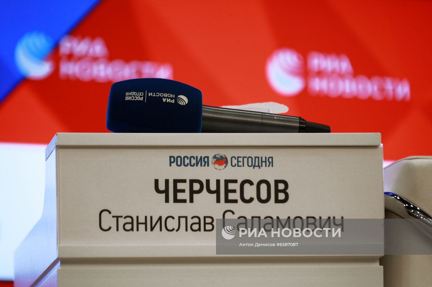 Пресс-конференция главного тренера сборной России по футболу Станислава Черчесова