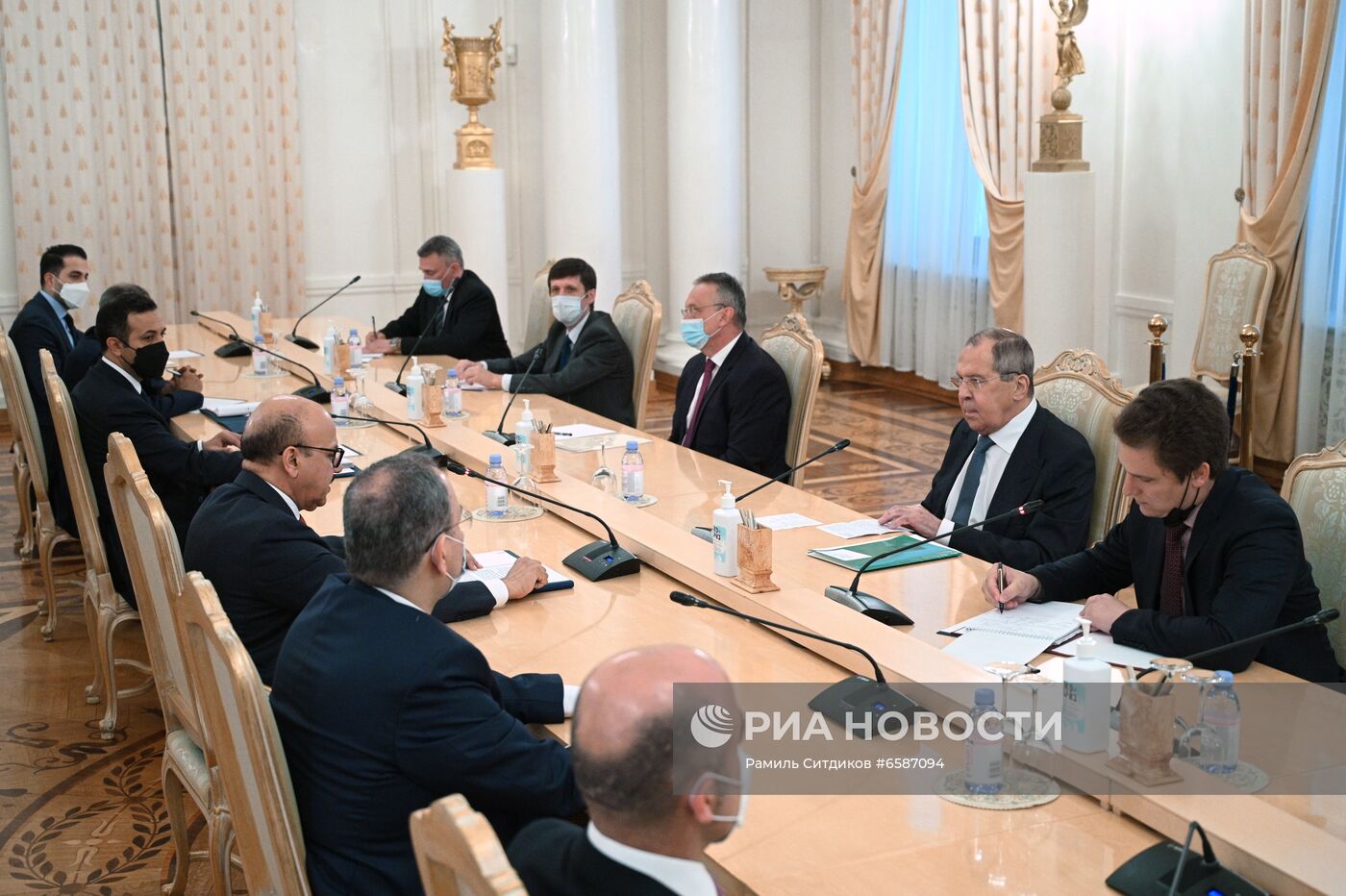 Встреча глав МИД РФ и Бахрейна С. Лаврова и А. Аз-Зайяни