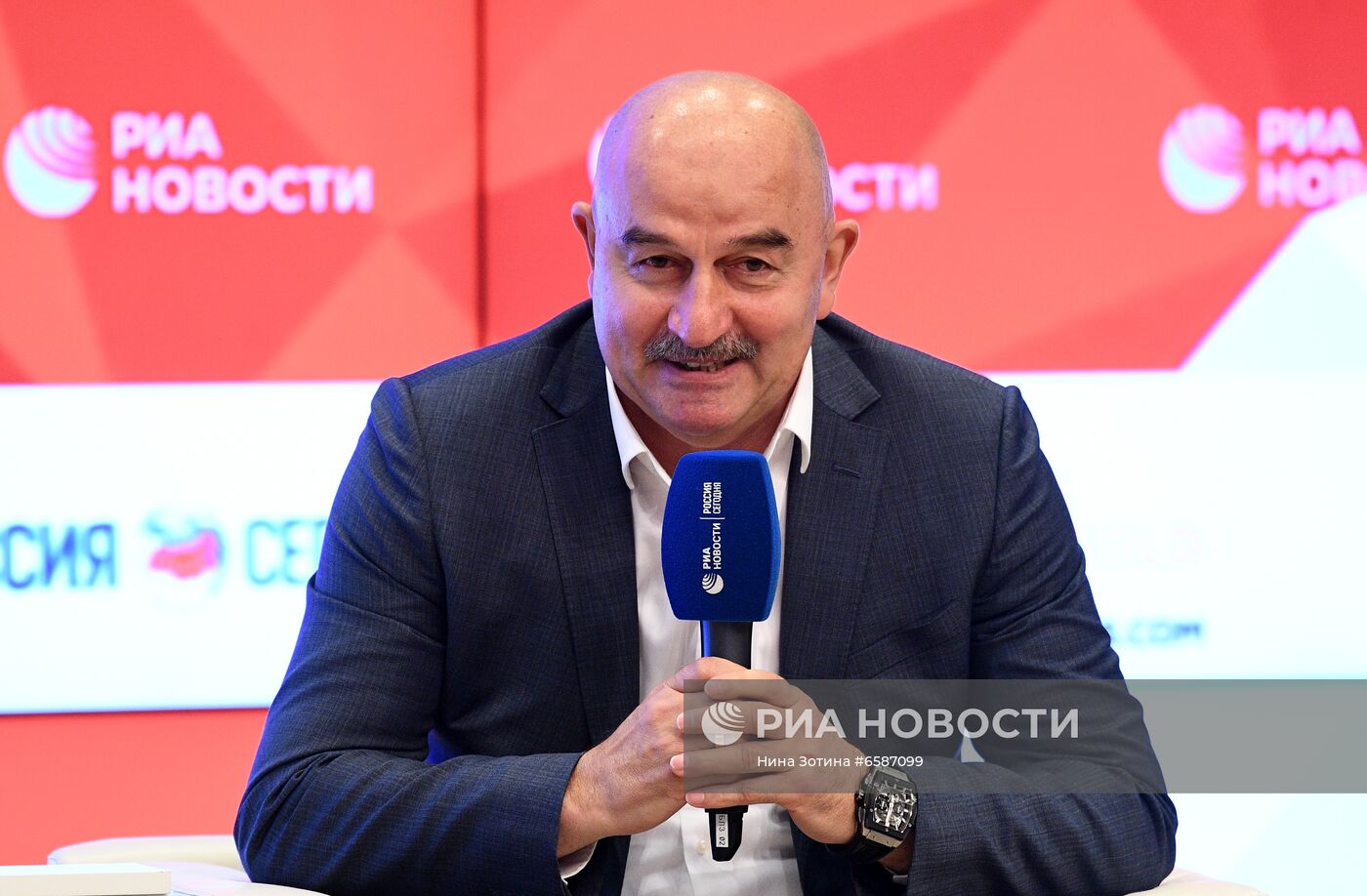 Пресс-конференция главного тренера сборной России по футболу Станислава Черчесова