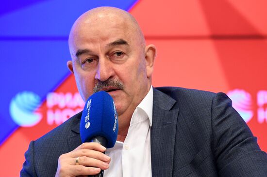 Пресс-конференция главного тренера сборной России по футболу Станислава Черчесова