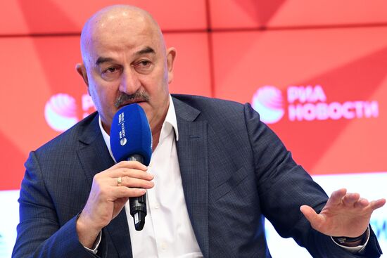 Пресс-конференция главного тренера сборной России по футболу Станислава Черчесова