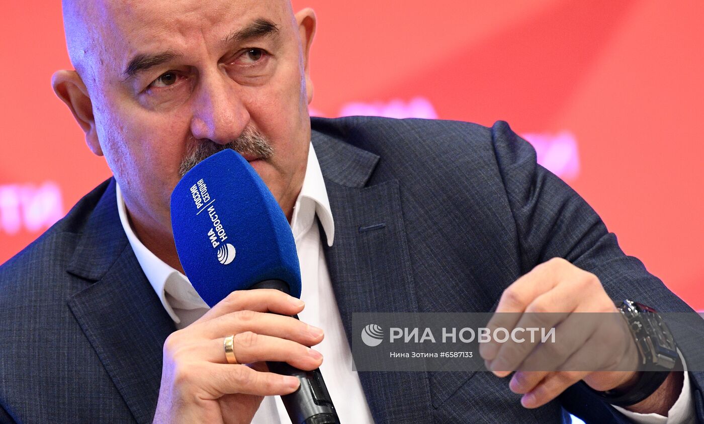 Пресс-конференция главного тренера сборной России по футболу Станислава Черчесова