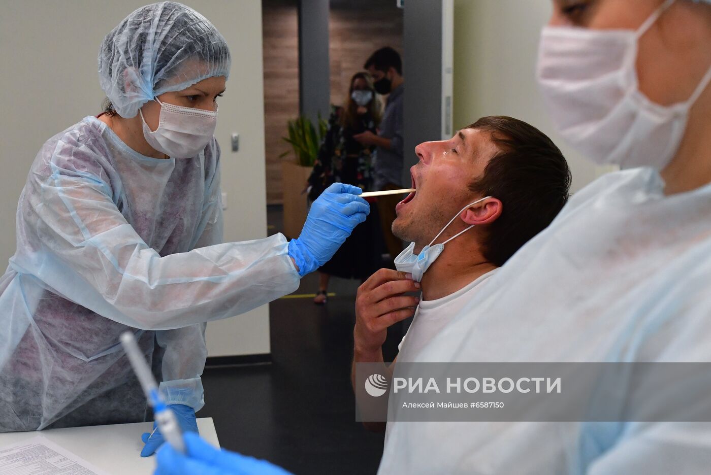 Вакцинация от COVID-19 водителей и курьеров "Яндекс"