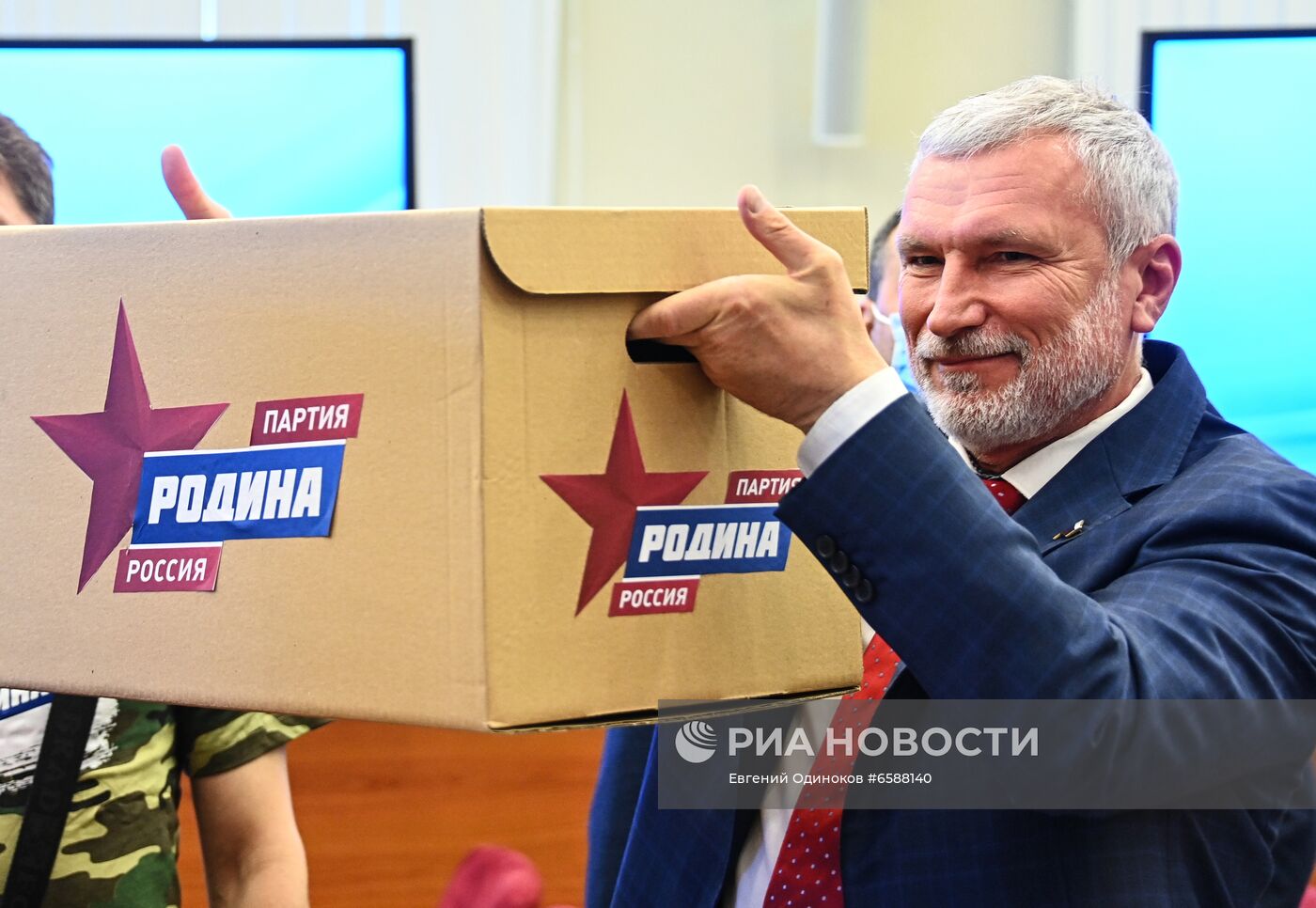 Подача документов партией "Родина" для регистрации кандидатов в депутаты Госдумы 