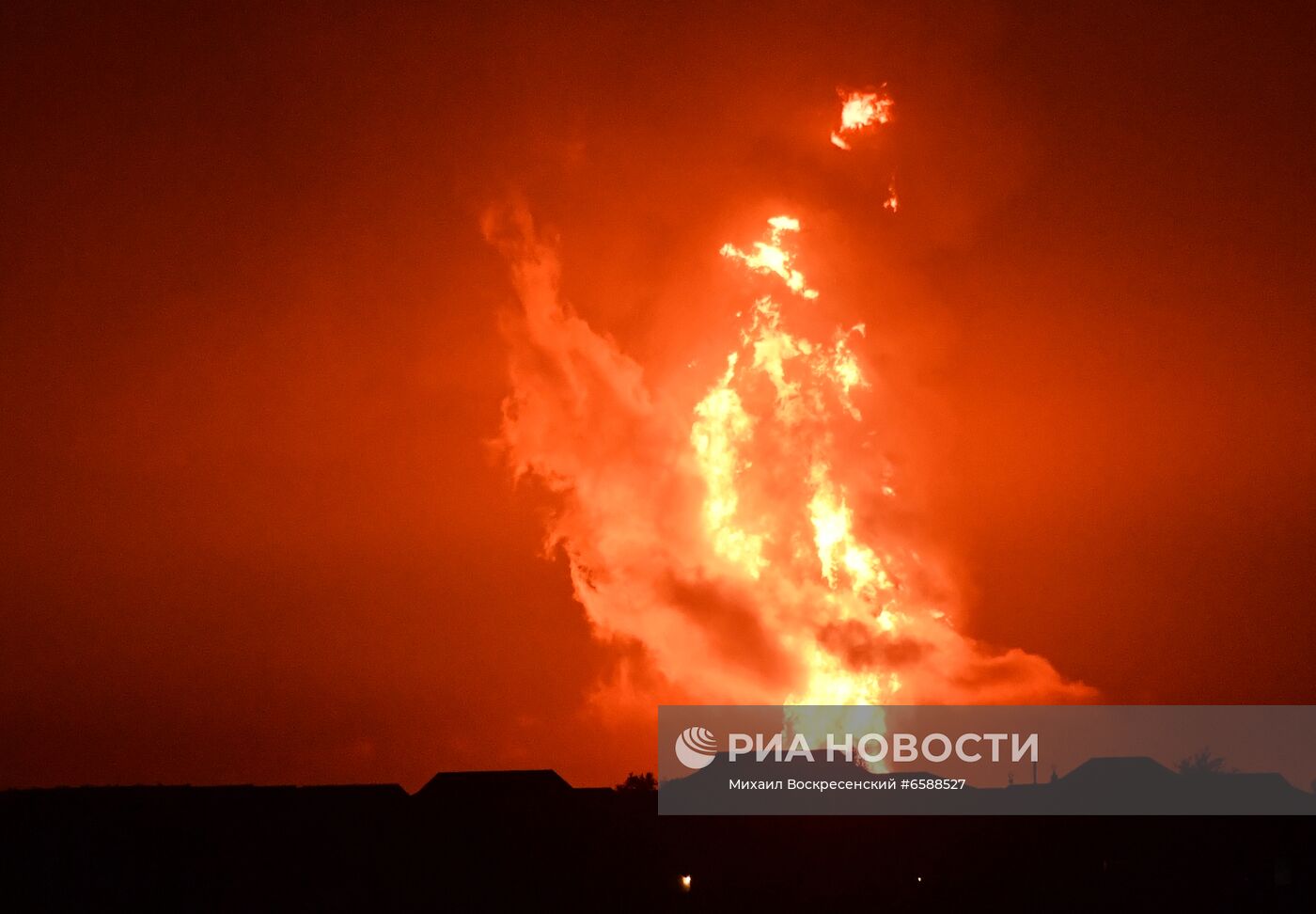 Взрыв и пожар в азербайджанском секторе Каспийского моря