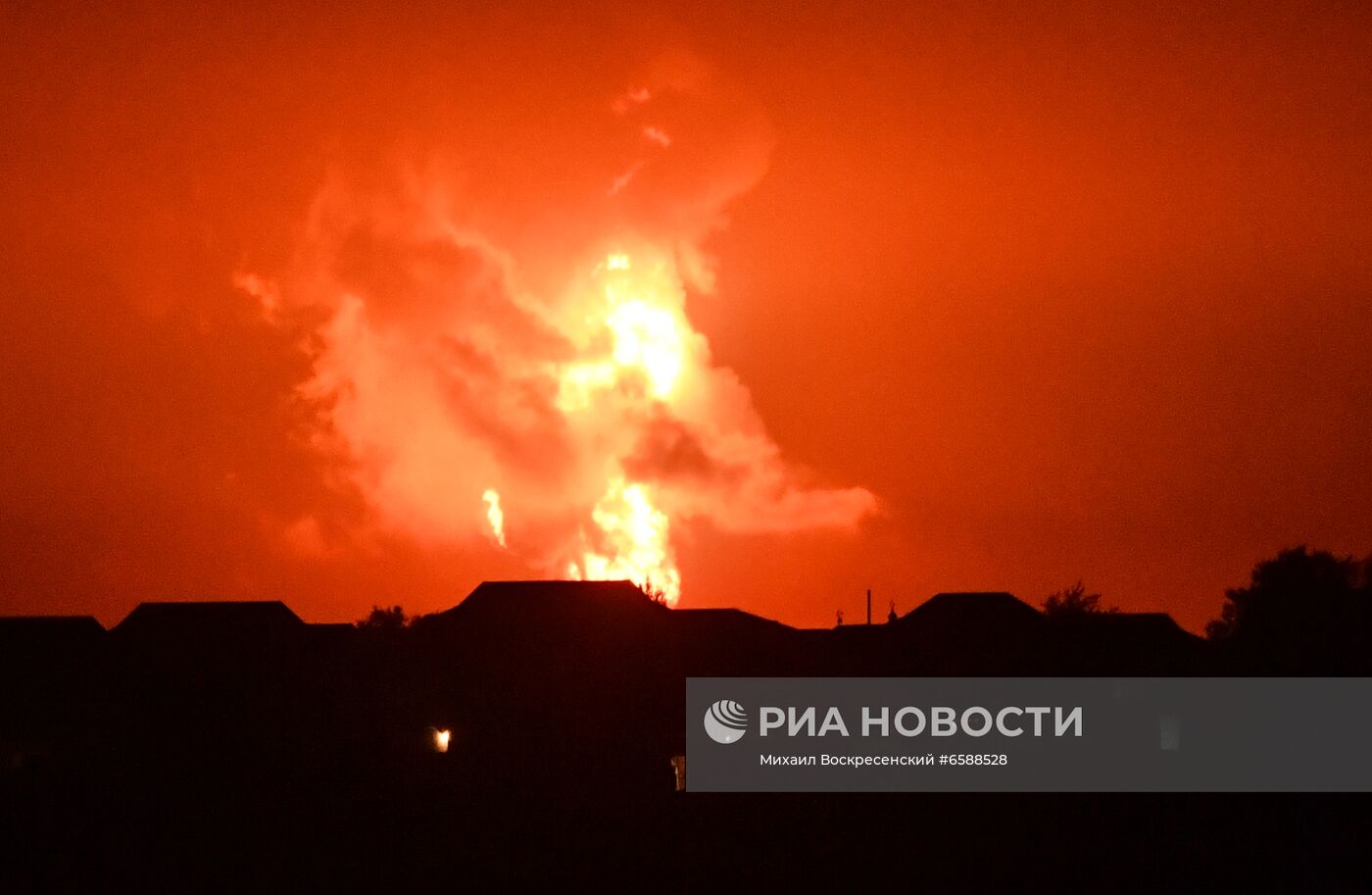 Взрыв и пожар в азербайджанском секторе Каспийского моря