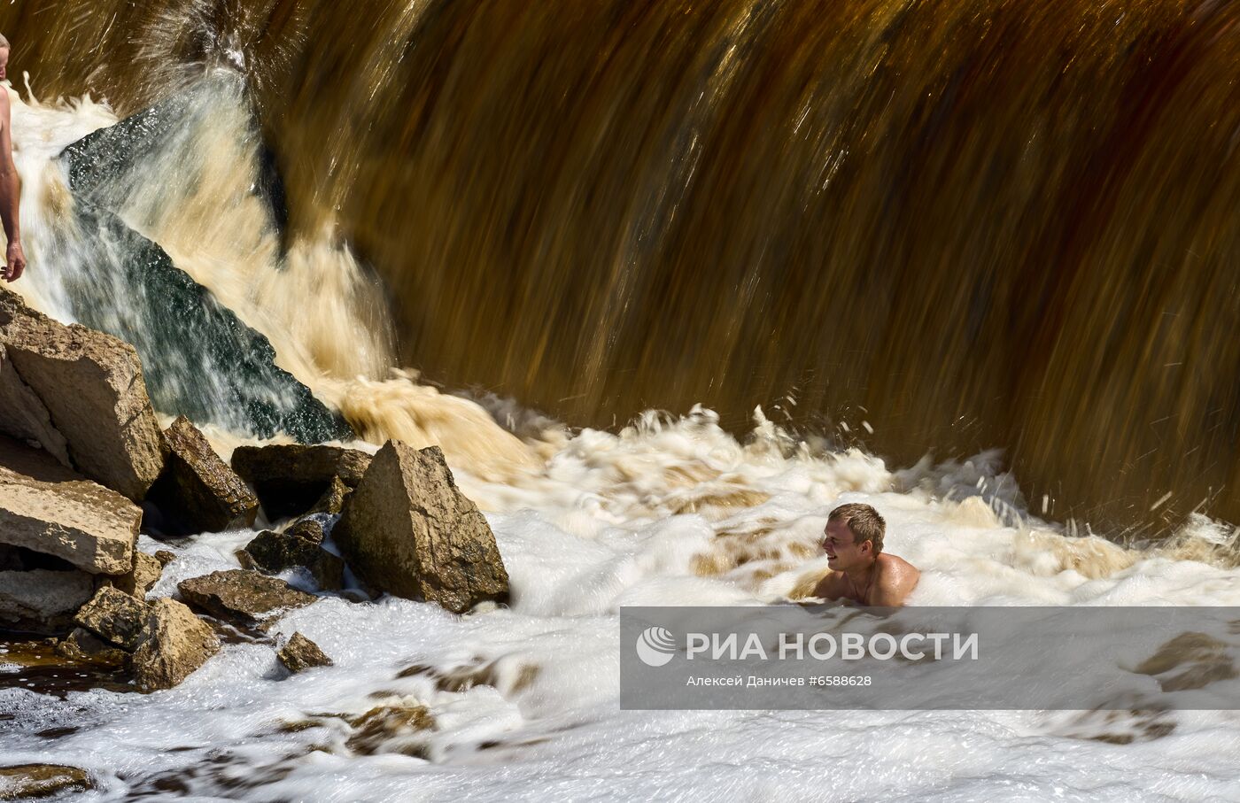 Тосненский водопад