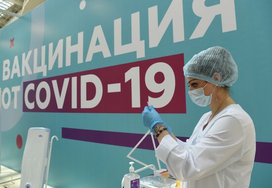 Вакцинация в Гостином дворе