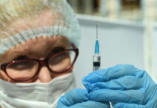 Вакцинация в Гостином дворе