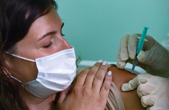 Старт повторной вакцинации от COVID-19 в Санкт-Петербурге