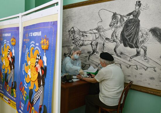 Старт повторной вакцинации от COVID-19 в Санкт-Петербурге