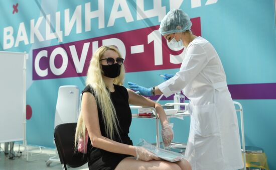 Вакцинация в Гостином дворе