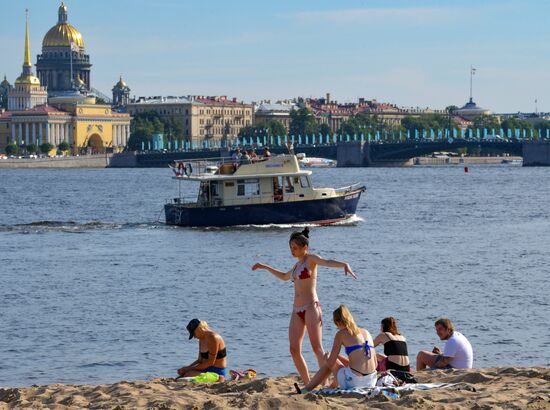 Жаркая погода в Санкт-Петербурге