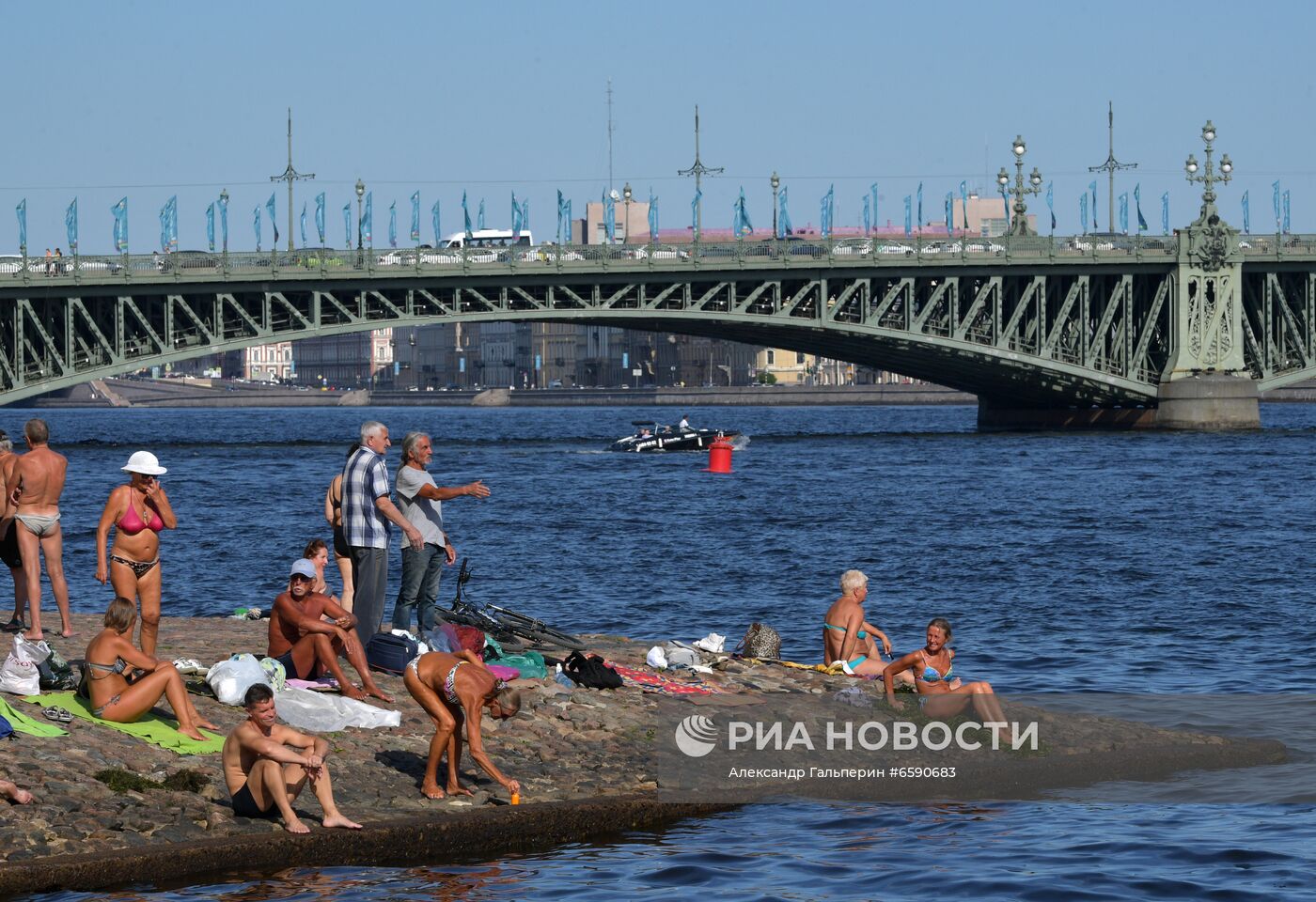 Жаркая погода в Санкт-Петербурге