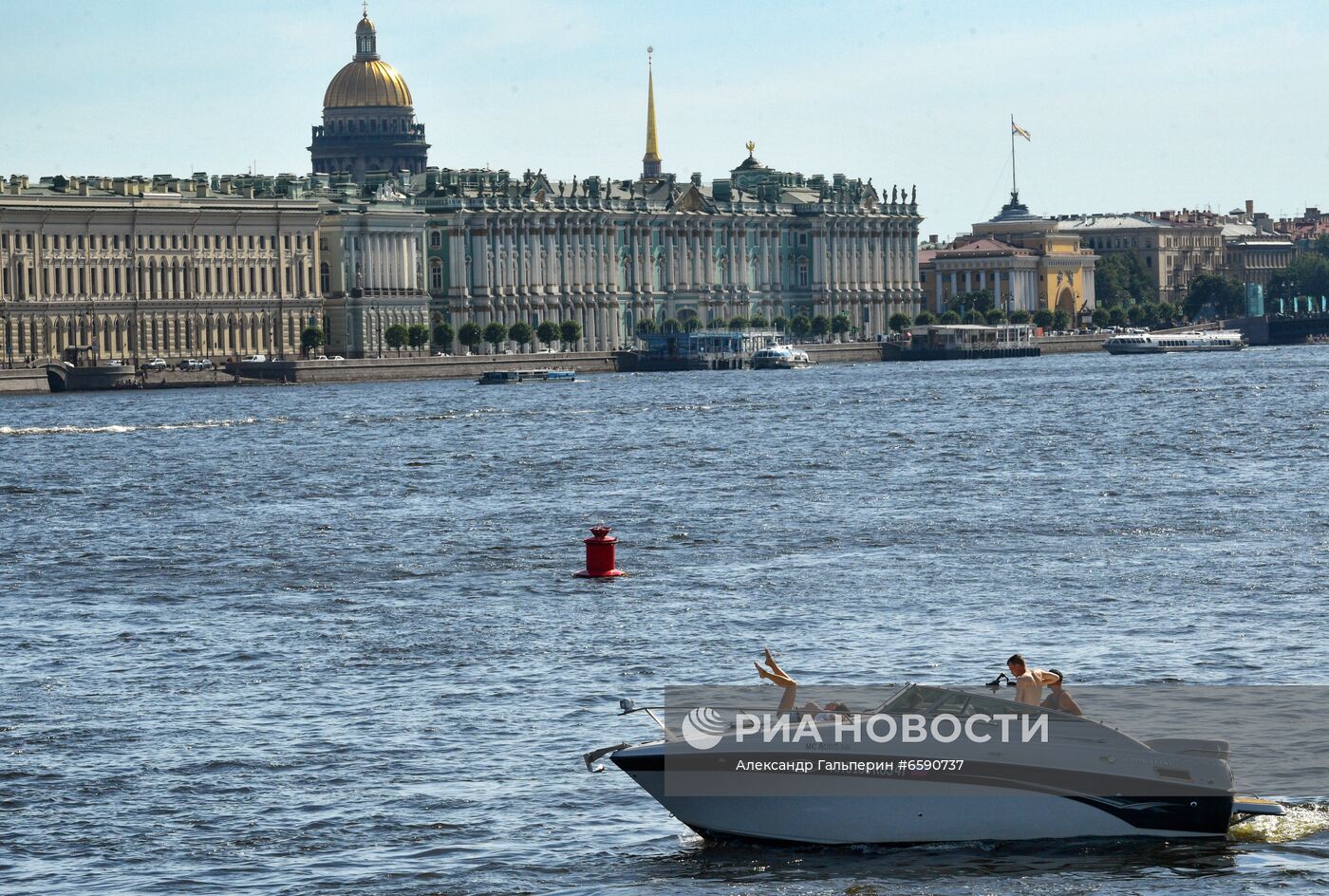 Жаркая погода в Санкт-Петербурге