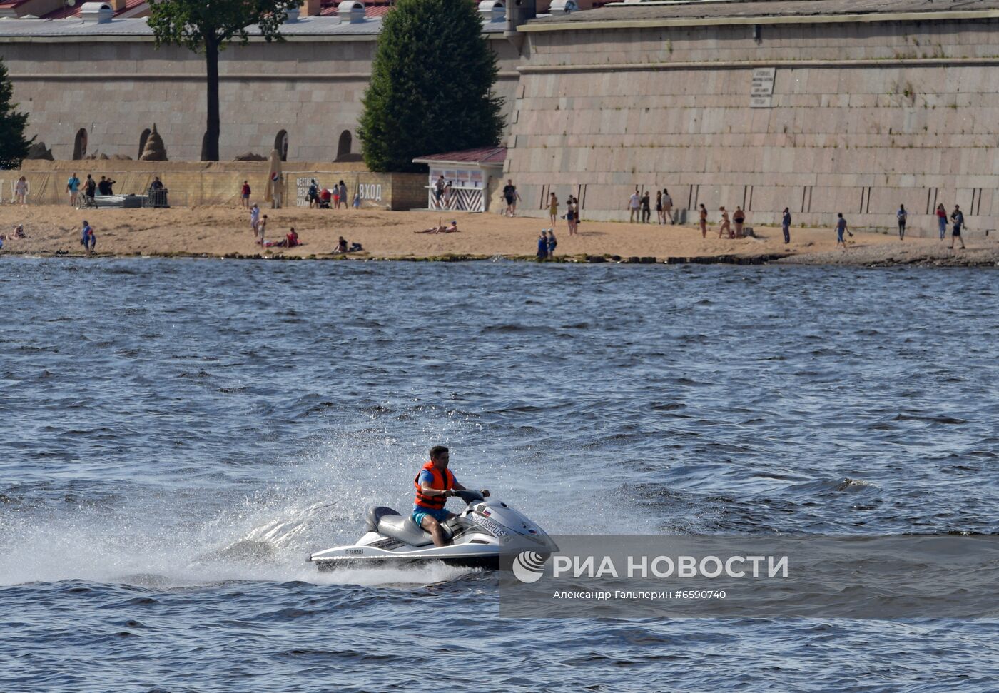 Жаркая погода в Санкт-Петербурге