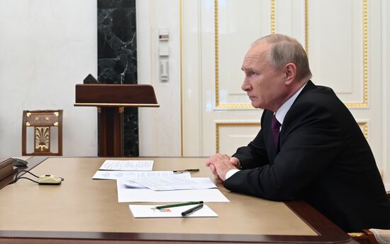 Президент РФ В. Путин провел совещание с членами правительства РФ