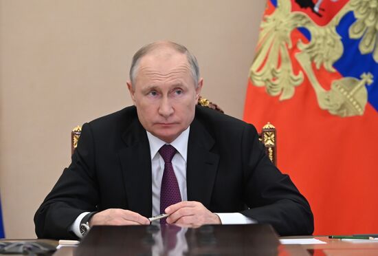 Президент РФ В. Путин провел совещание с членами правительства РФ