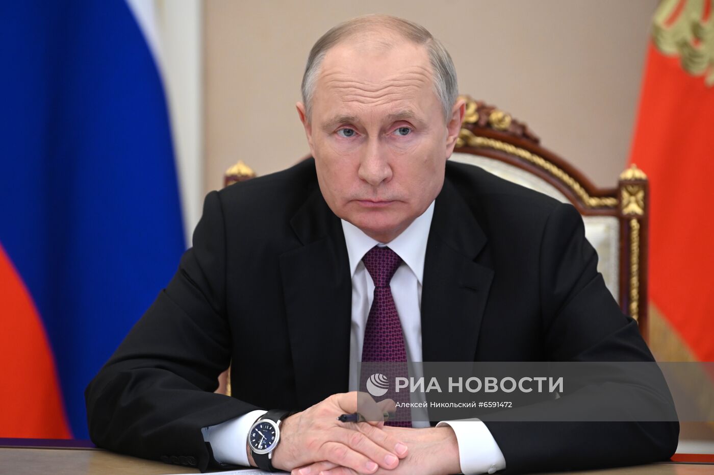 Президент РФ В. Путин провел совещание с членами правительства РФ