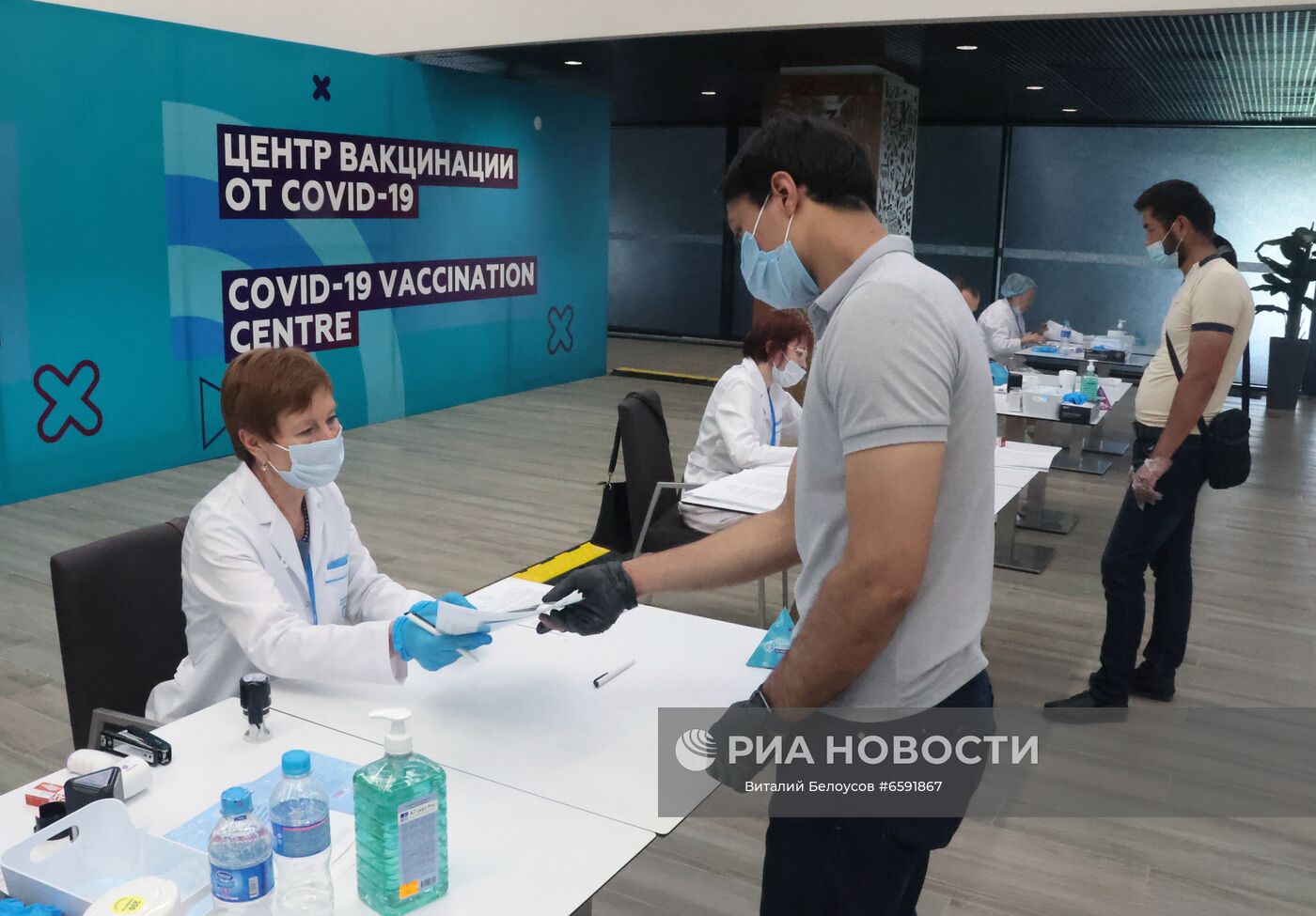 Центр вакцинации от COVID-19 в Лужниках