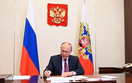 Президент РФ В. Путин провел встречу с финалистами конкурса "Большая перемена"