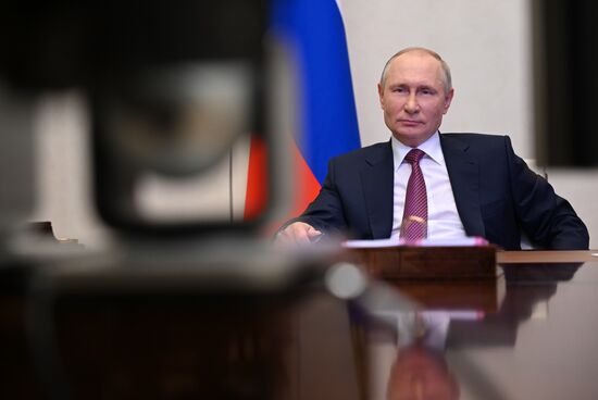 Президент РФ В. Путин провел встречу с финалистами конкурса "Большая перемена"