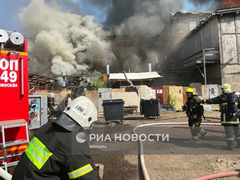 Пожар на складе на юго-востоке Москвы