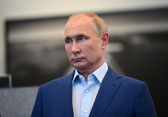 Президент РФ В. Путин принял участие в церемонии ввода в эксплуатацию ЦКАД Московской области