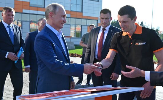 Президент РФ В. Путин принял участие в церемонии ввода в эксплуатацию ЦКАД Московской области