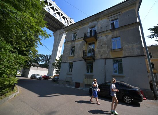 В расселенном из-за шума доме в Санкт-Петербурге началась продажа апартаментов