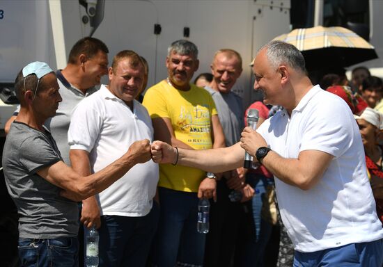 Предвыборная поездка лидера ПСРМ И. Додона по стране