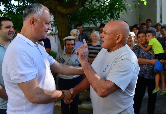 Предвыборная поездка лидера ПСРМ И. Додона по стране