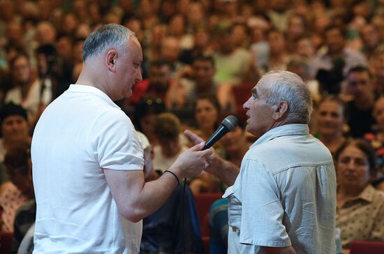 Предвыборная поездка лидера ПСРМ И. Додона по стране