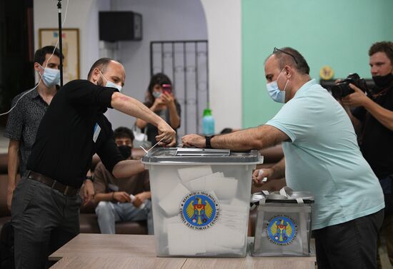 Досрочные парламентские выборы в Молдавии