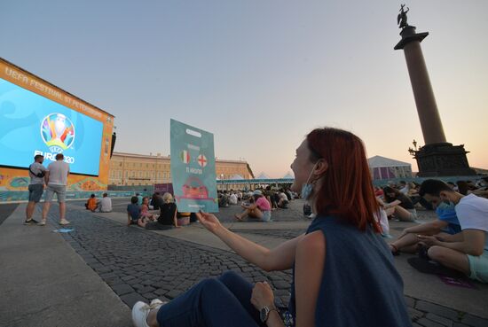 Просмотр финала Евро-2020 в фан-зоне на Дворцовой площади