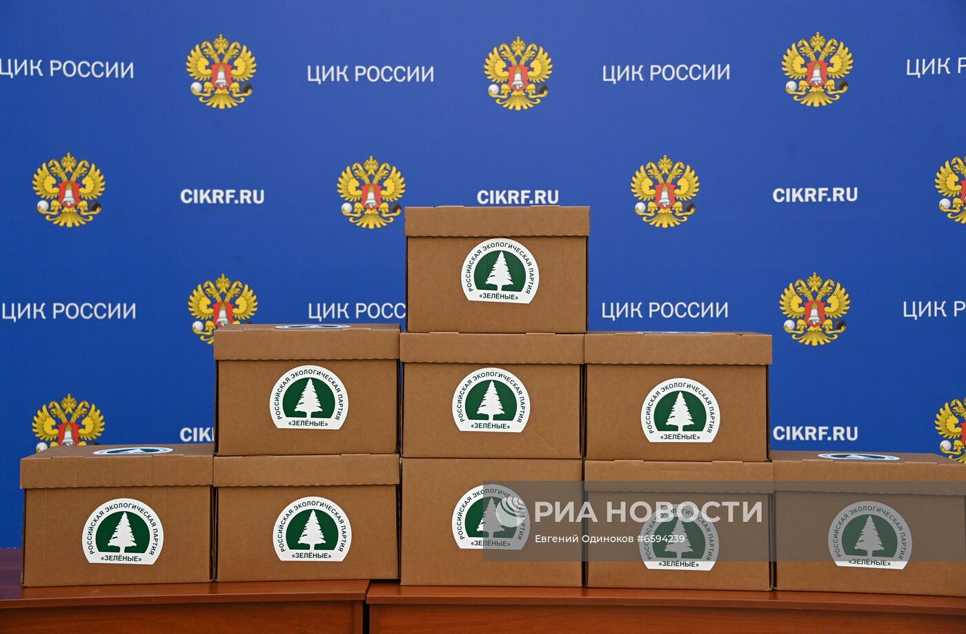 Подача документов партией "Зелёные" для регистрации кандидатов в депутаты Госдумы