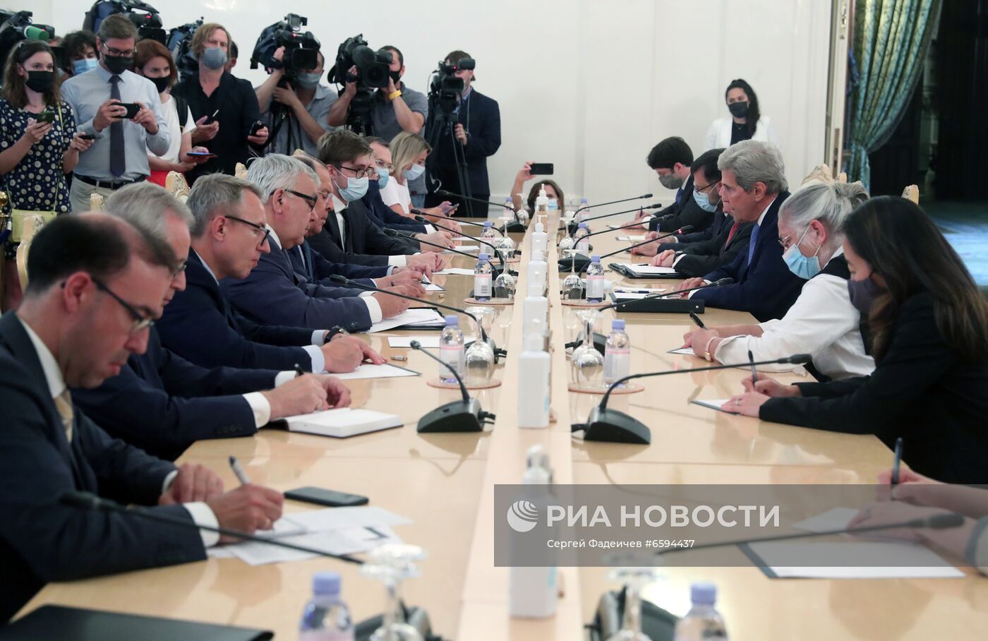 Встреча главы МИД РФ С. Лаврова и спецпредставителя президента США по вопросом климата Дж. Керри