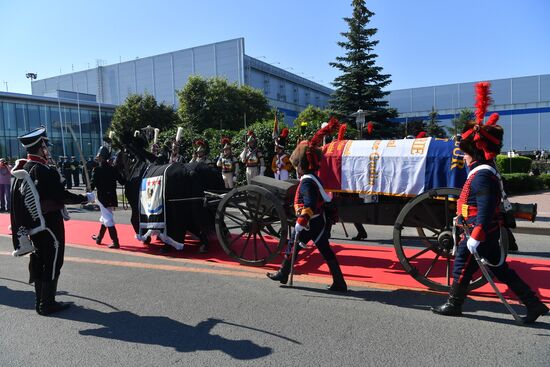 Отправка останков генерала Гюдена во Францию