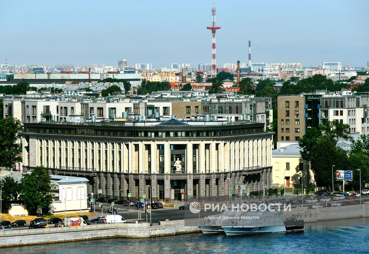 Первая репетиция прохождения по Неве кораблей ко Дню ВМФ в Cанкт-Петербурге