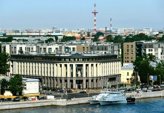 Первая репетиция прохождения по Неве кораблей ко Дню ВМФ в Cанкт-Петербурге