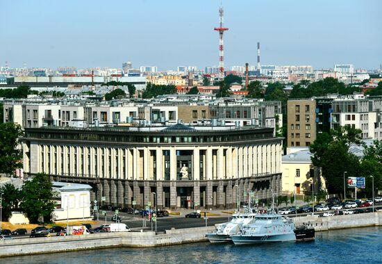 Первая репетиция прохождения по Неве кораблей ко Дню ВМФ в Cанкт-Петербурге