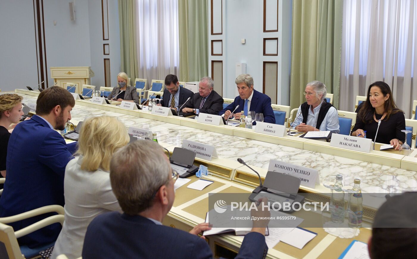 Встреча спецпредставителя президента РФ по вопросам климата Р. Эдельгериева и спецпредставителя президента США по вопросом климата Дж. Керри