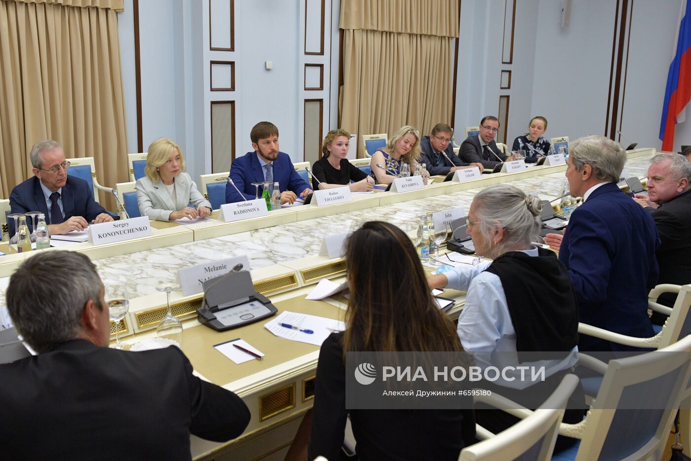 Встреча спецпредставителя президента РФ по вопросам климата Р. Эдельгериева и спецпредставителя президента США по вопросом климата Дж. Керри