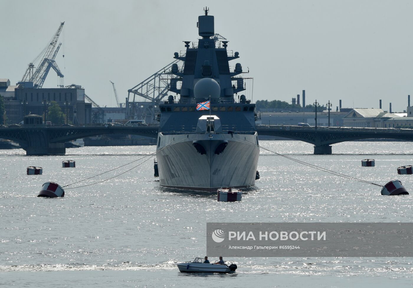 Корабли на рейде в преддверии Дня ВМФ в Санкт-Петербурге